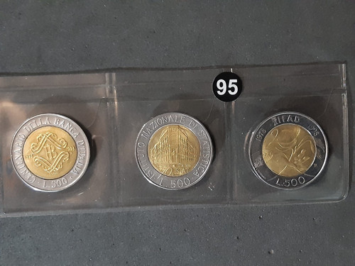 Italia gruppo 500 lire - di,